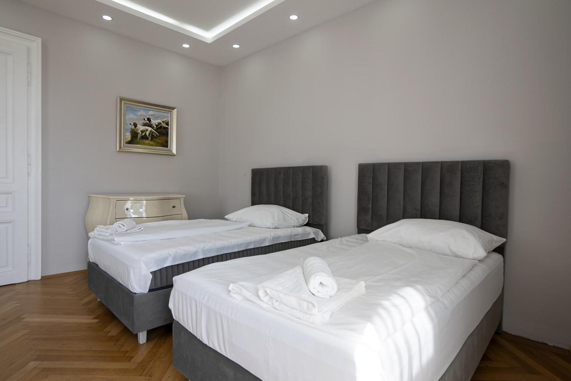 Charming 2-Room Apartment With Balcony, 15 Min To Center Vienna Luaran gambar
