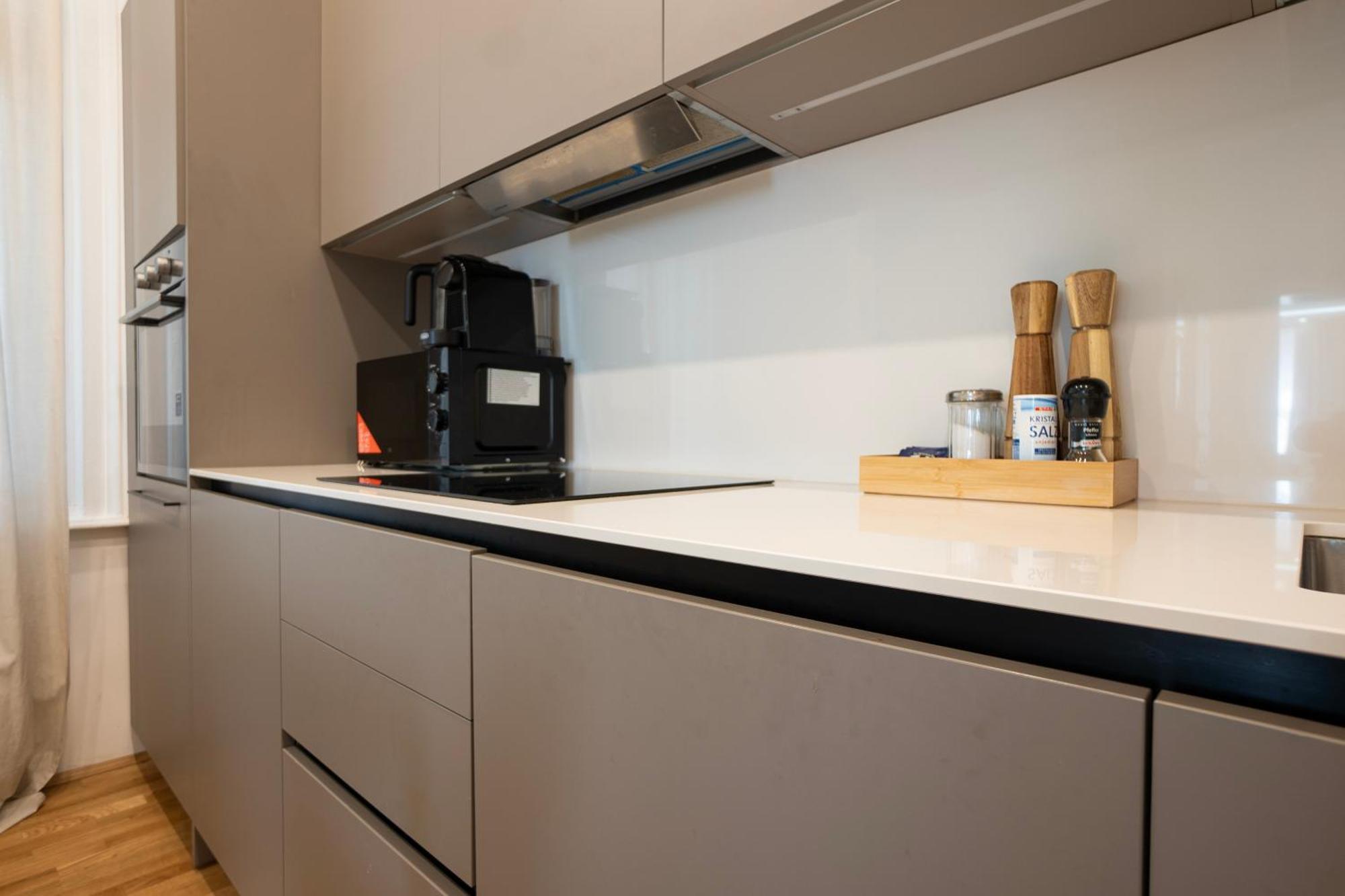Charming 2-Room Apartment With Balcony, 15 Min To Center Vienna Luaran gambar
