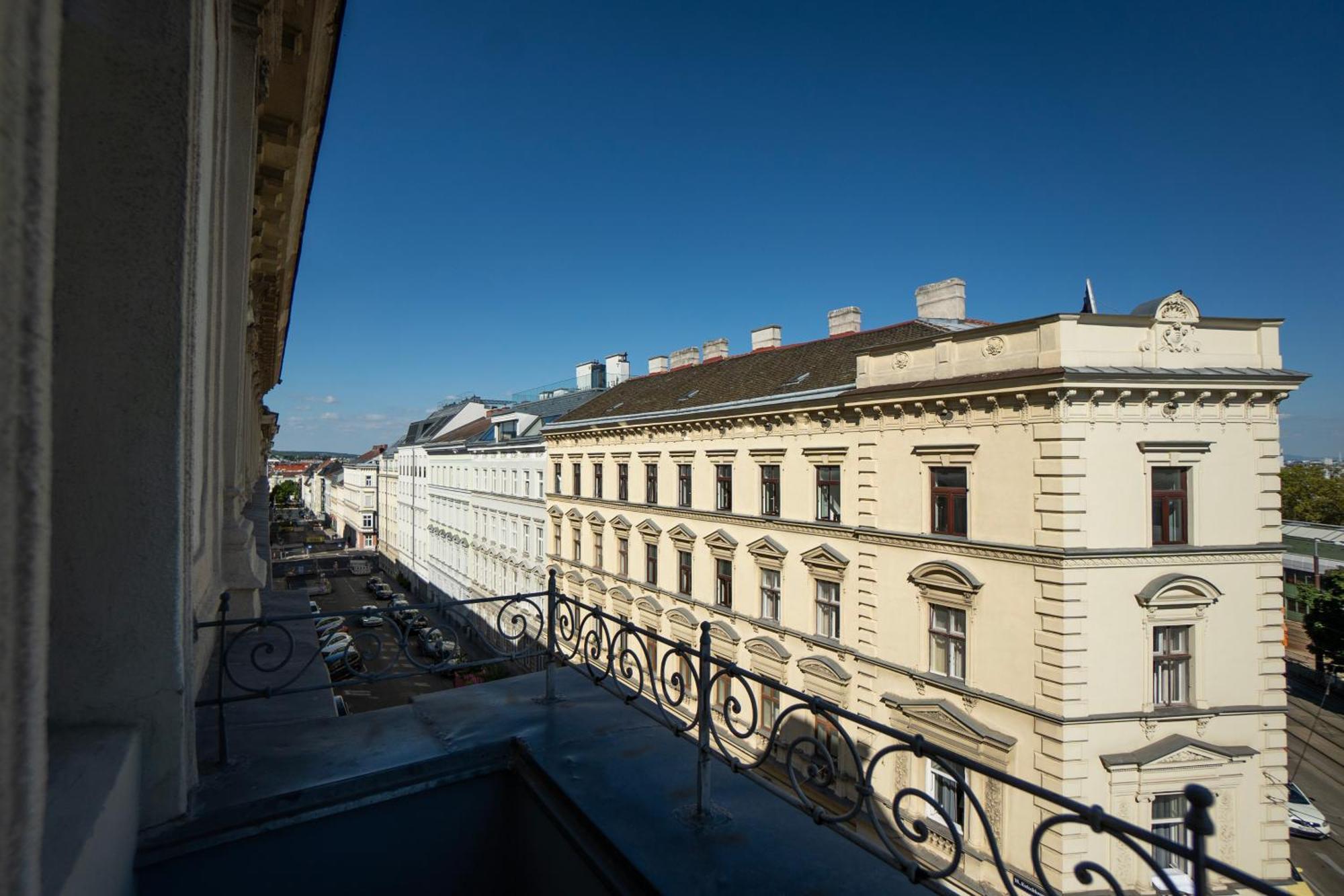 Charming 2-Room Apartment With Balcony, 15 Min To Center Vienna Luaran gambar