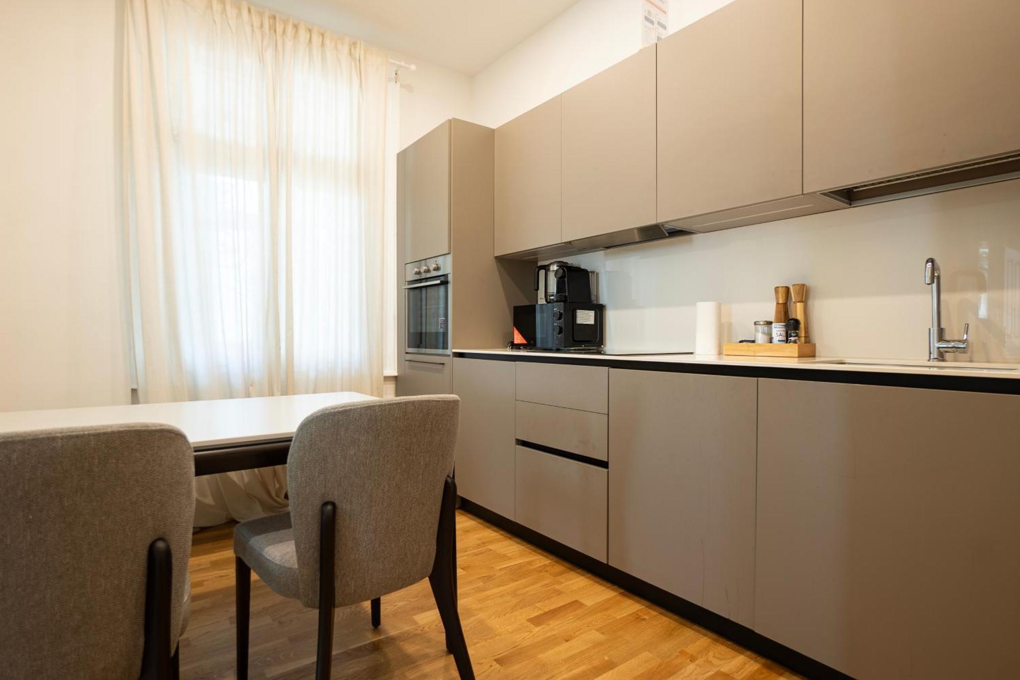 Charming 2-Room Apartment With Balcony, 15 Min To Center Vienna Luaran gambar