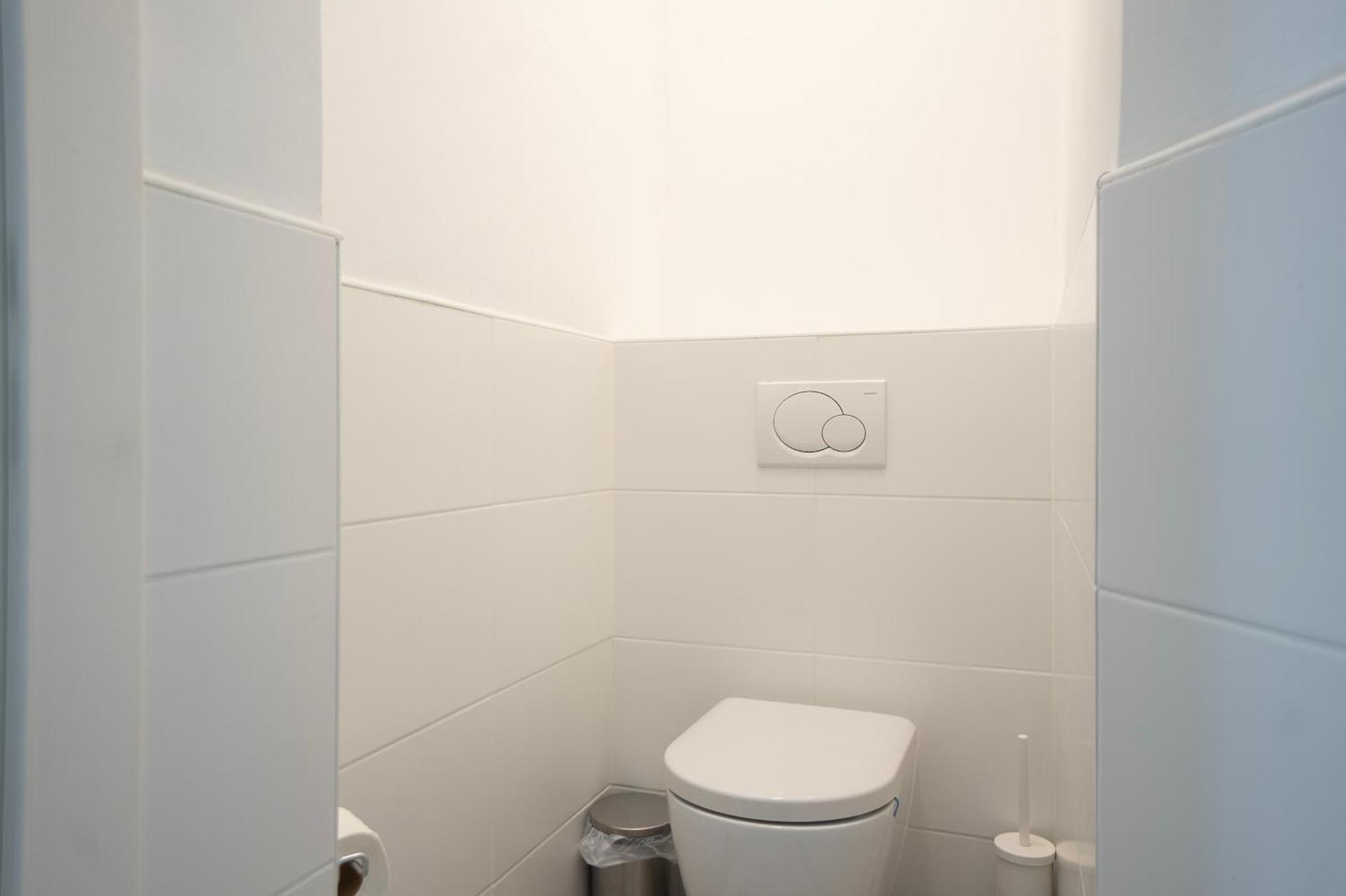 Charming 2-Room Apartment With Balcony, 15 Min To Center Vienna Luaran gambar