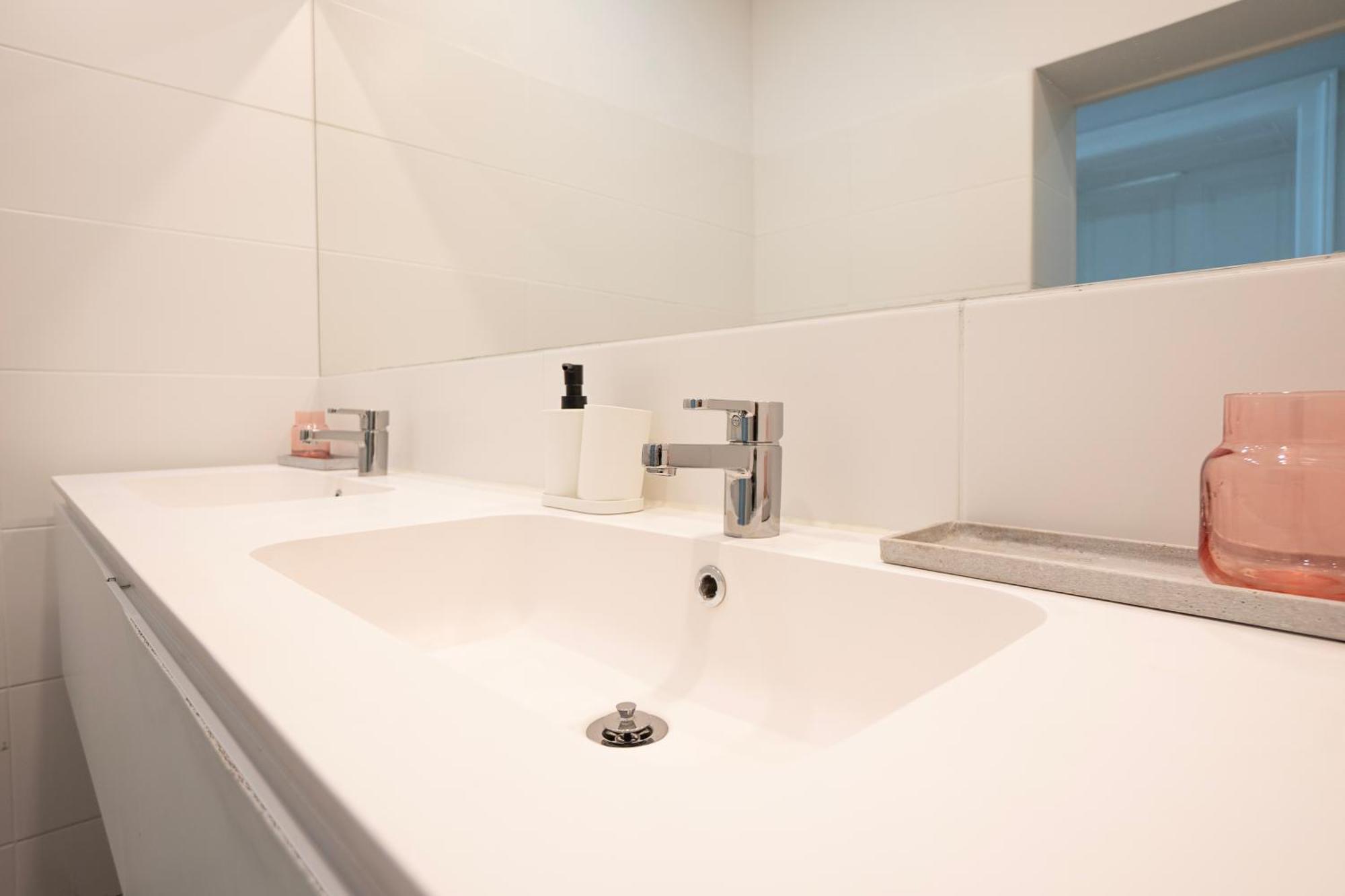 Charming 2-Room Apartment With Balcony, 15 Min To Center Vienna Luaran gambar